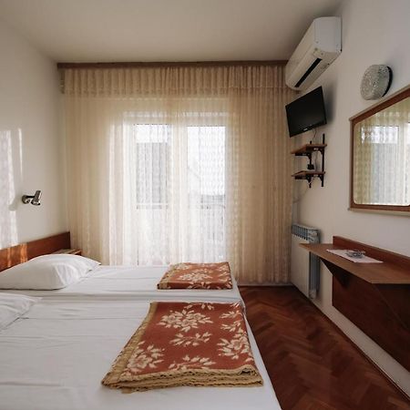 Apartments & Rooms Peranic Новаля Екстериор снимка