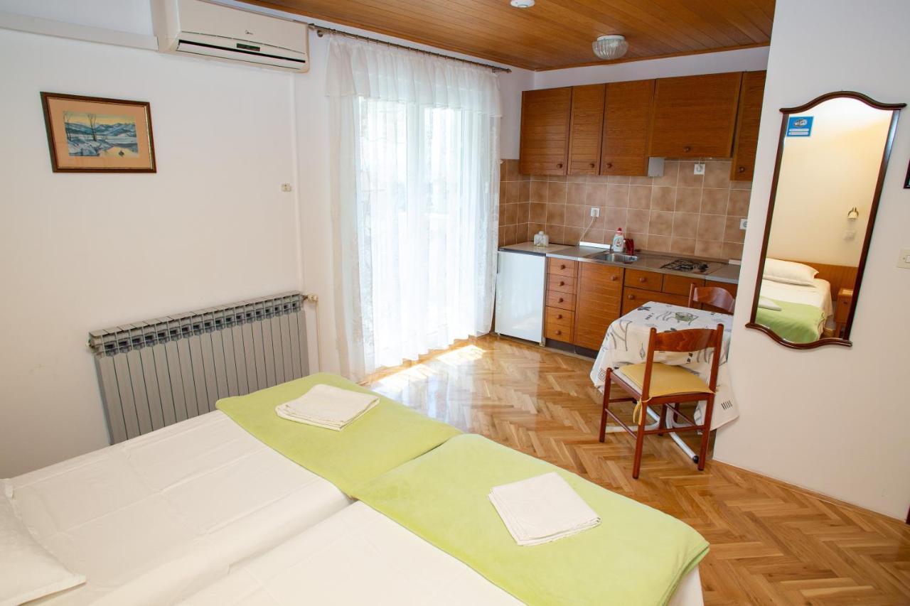 Apartments & Rooms Peranic Новаля Екстериор снимка