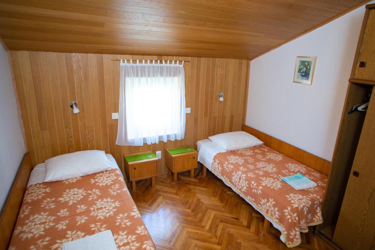 Apartments & Rooms Peranic Новаля Екстериор снимка