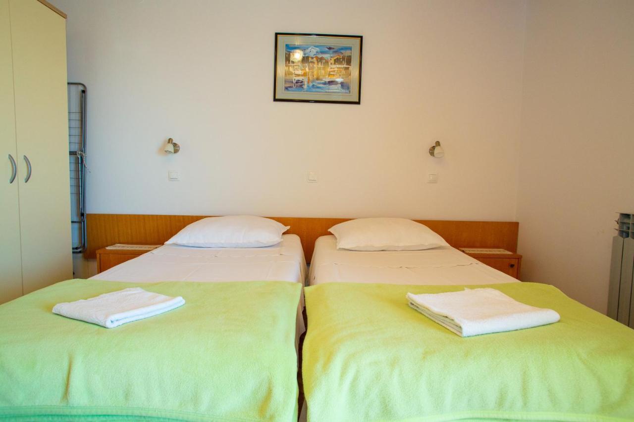 Apartments & Rooms Peranic Новаля Екстериор снимка