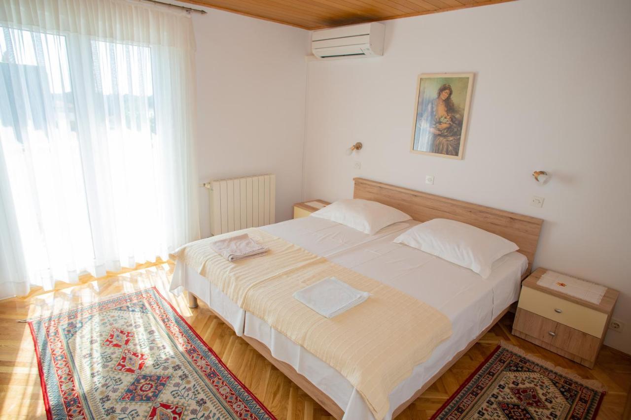 Apartments & Rooms Peranic Новаля Екстериор снимка