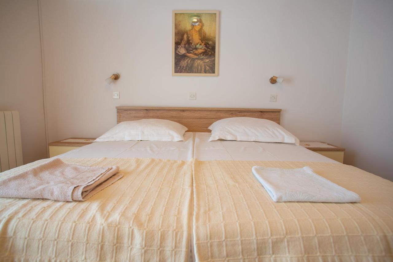 Apartments & Rooms Peranic Новаля Екстериор снимка