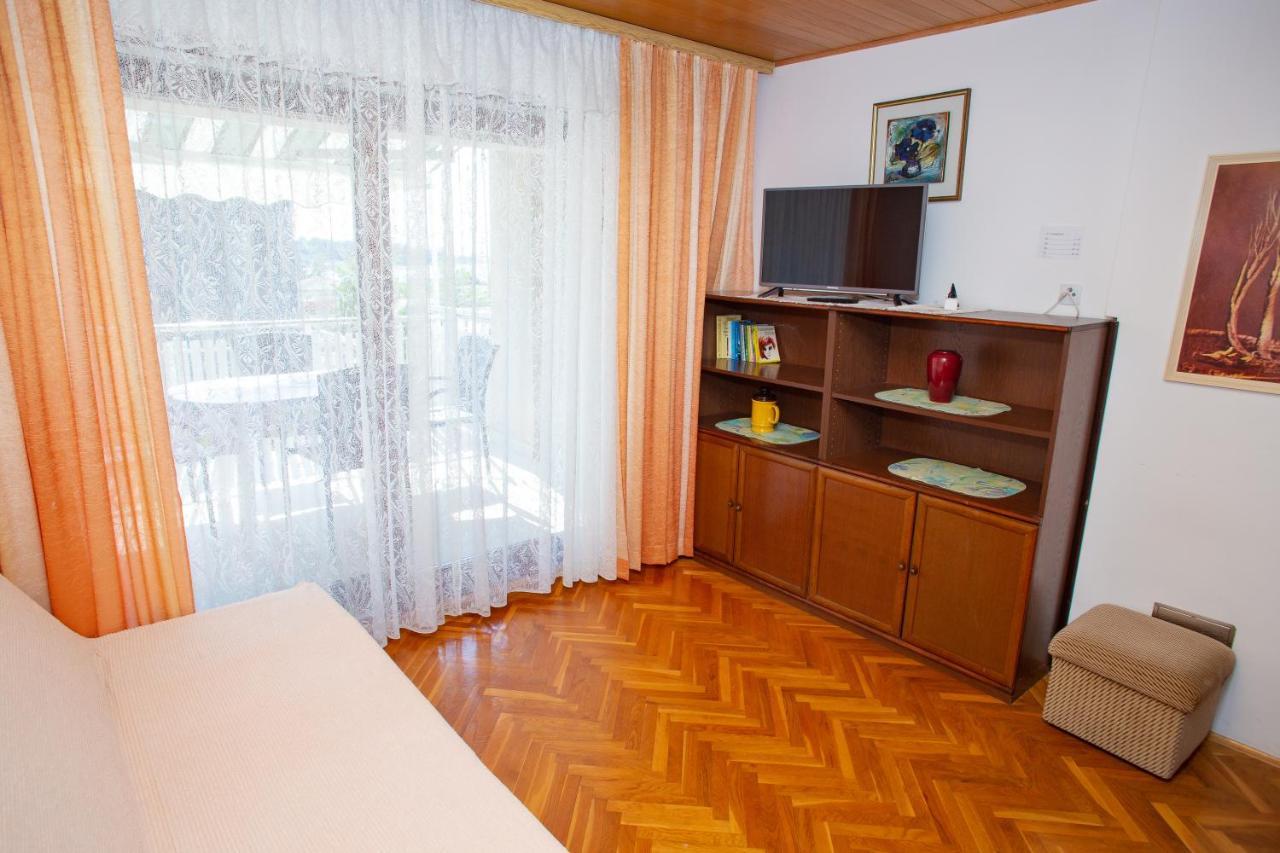 Apartments & Rooms Peranic Новаля Екстериор снимка