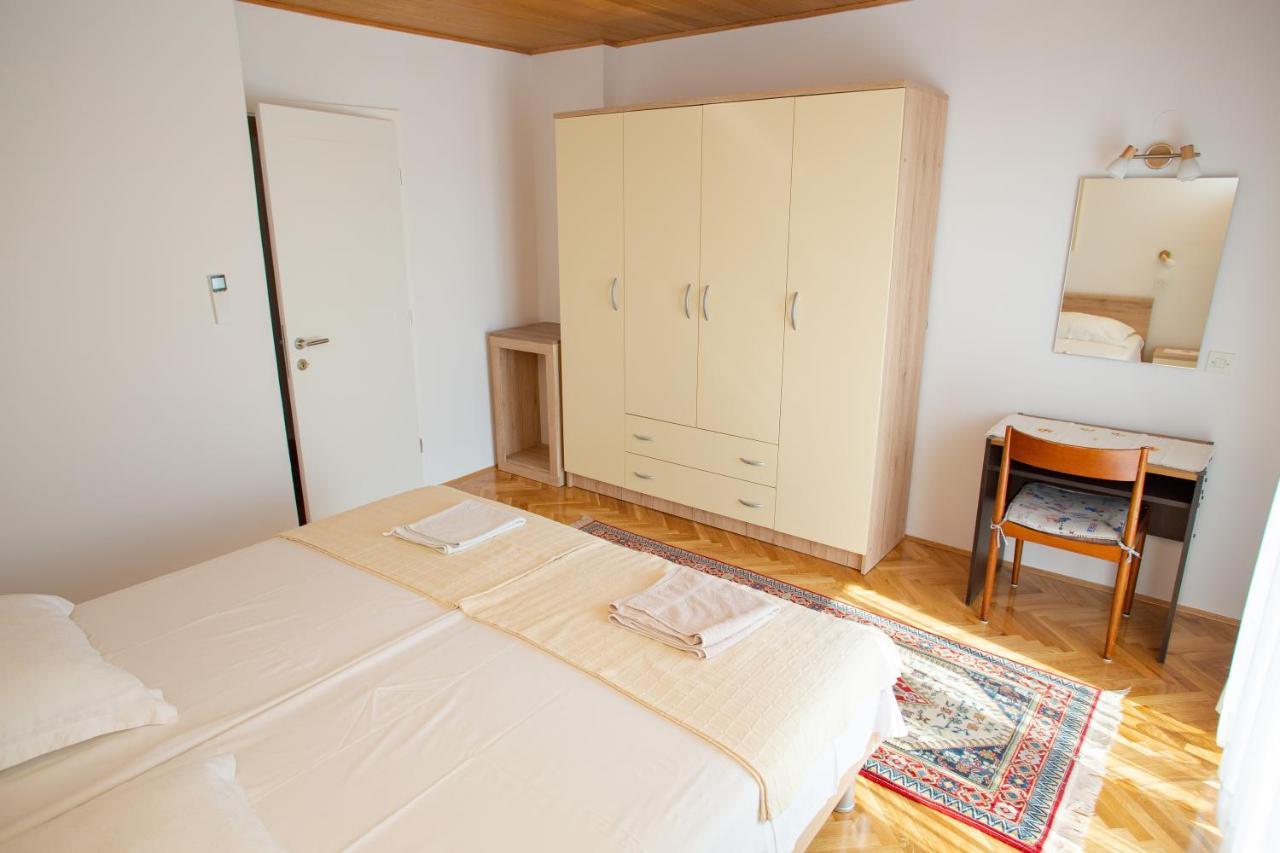 Apartments & Rooms Peranic Новаля Екстериор снимка