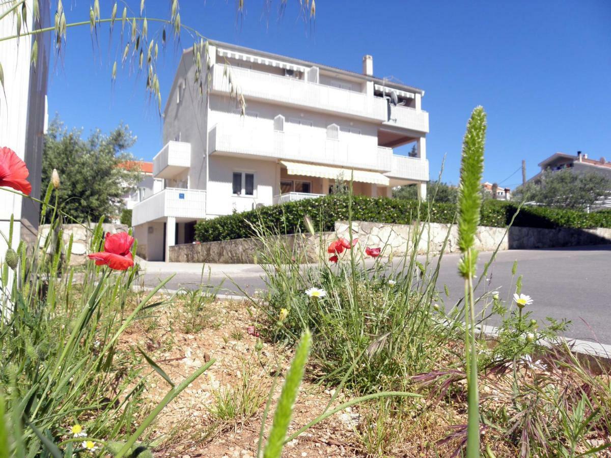 Apartments & Rooms Peranic Новаля Екстериор снимка