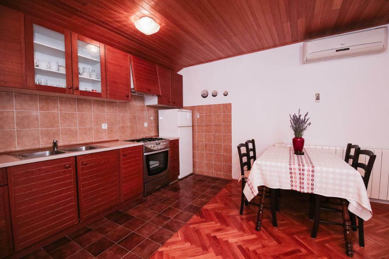 Apartments & Rooms Peranic Новаля Екстериор снимка