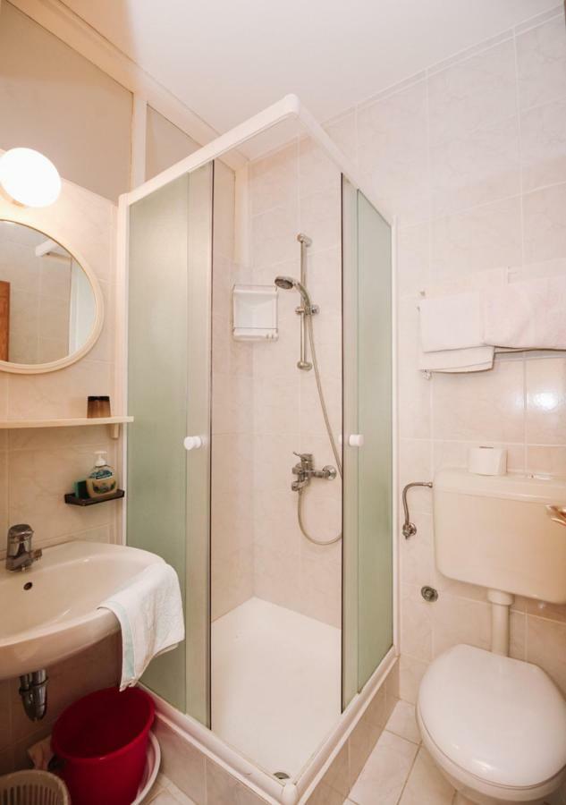 Apartments & Rooms Peranic Новаля Екстериор снимка