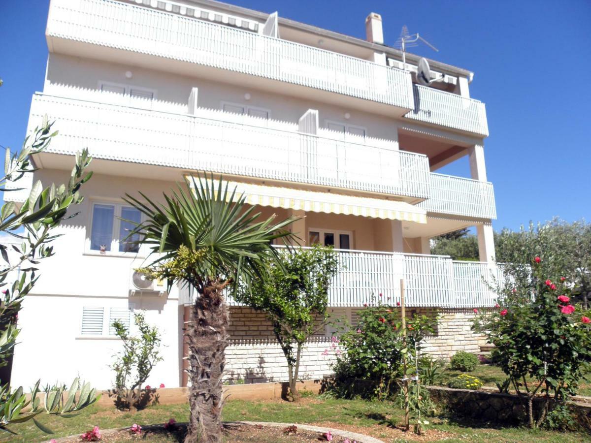 Apartments & Rooms Peranic Новаля Екстериор снимка