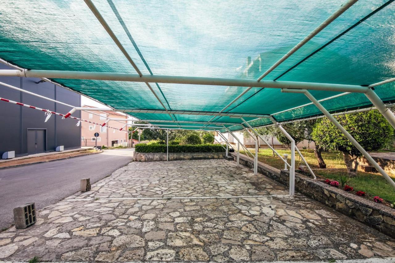 Apartments & Rooms Peranic Новаля Екстериор снимка