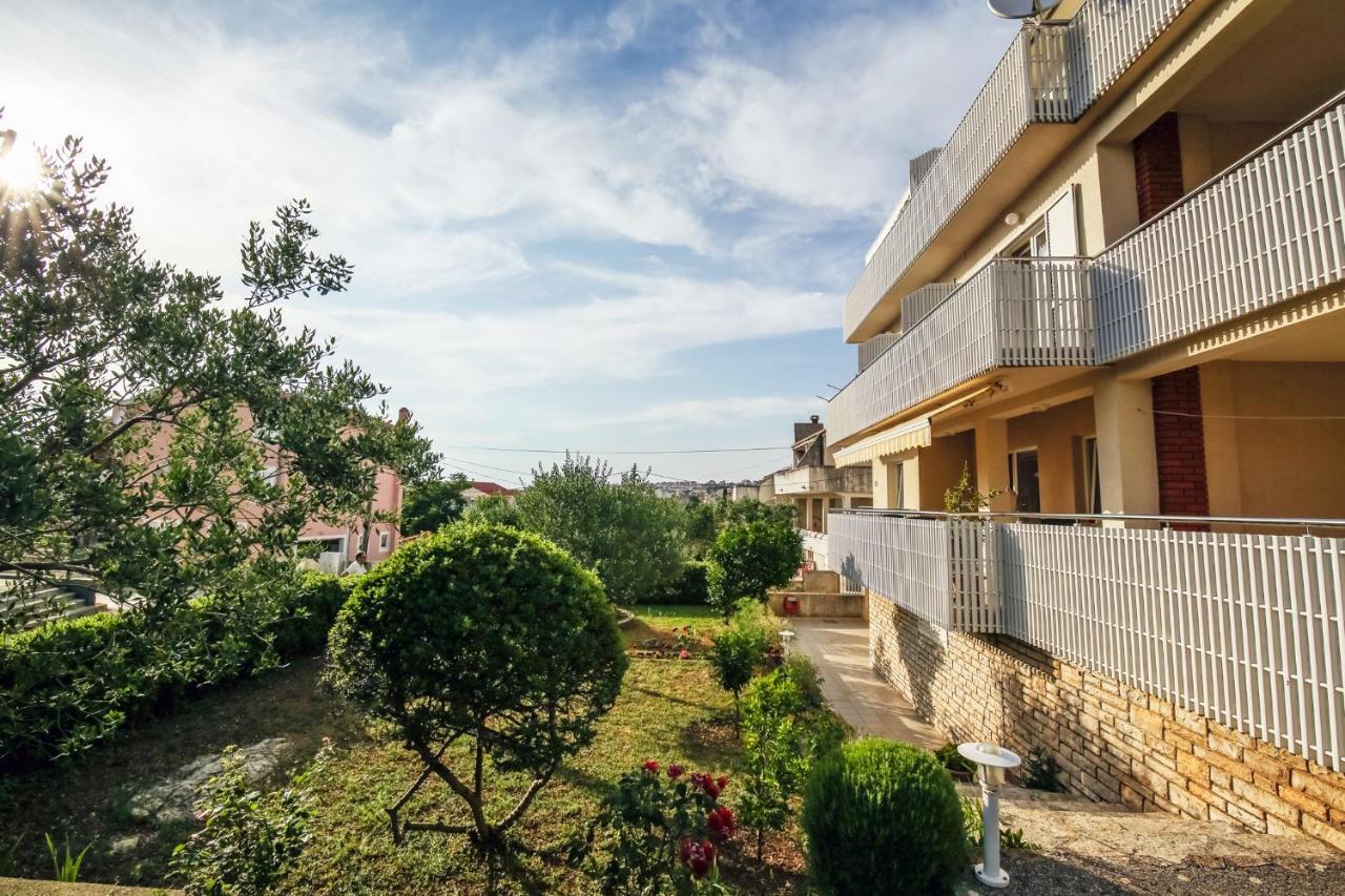 Apartments & Rooms Peranic Новаля Екстериор снимка